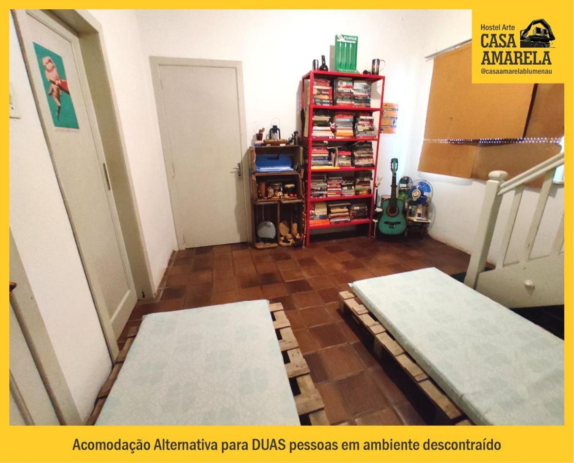 Хостел Casa Amarela Blumenau Hospedagem Alternativa Экстерьер фото