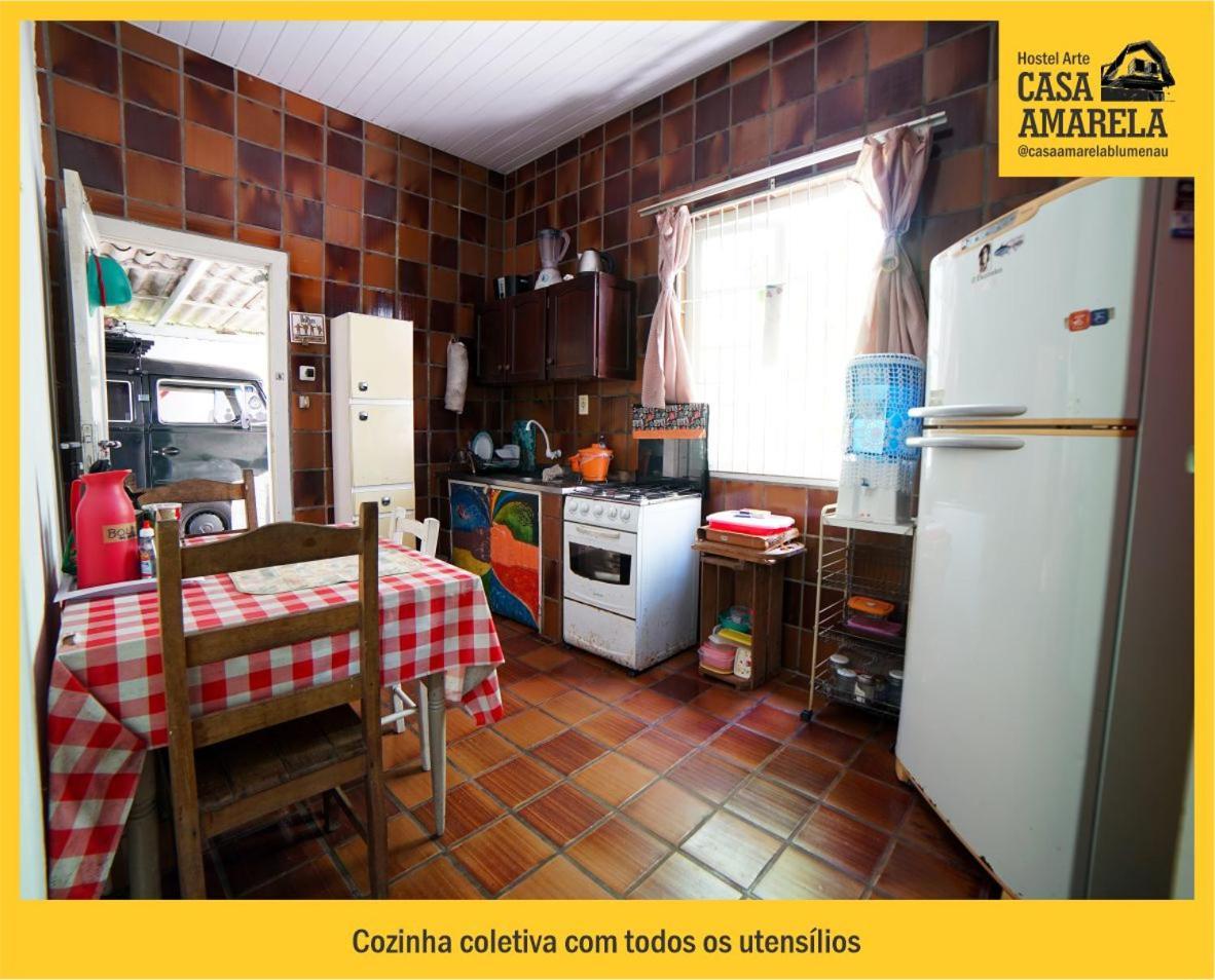 Хостел Casa Amarela Blumenau Hospedagem Alternativa Экстерьер фото