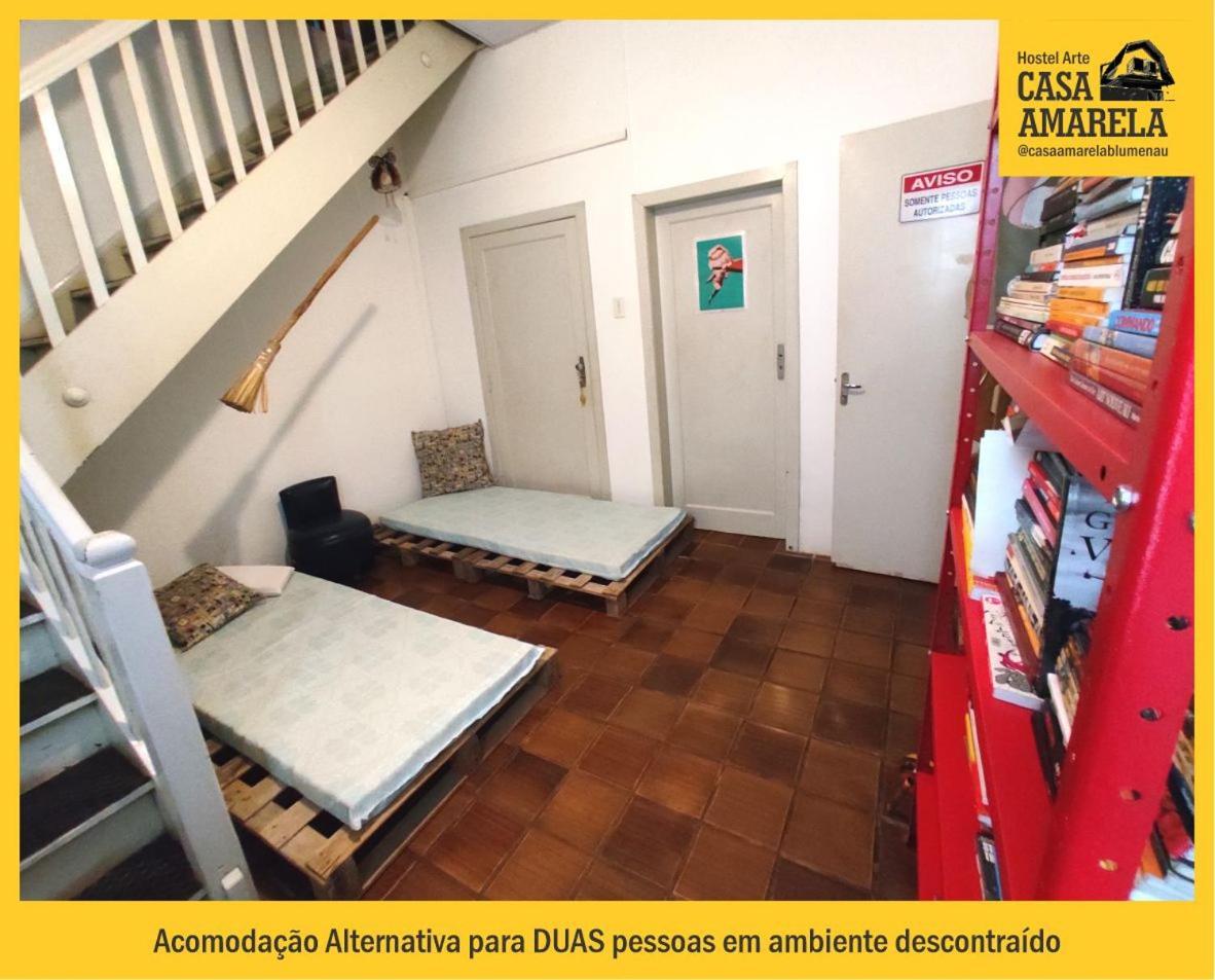 Хостел Casa Amarela Blumenau Hospedagem Alternativa Экстерьер фото